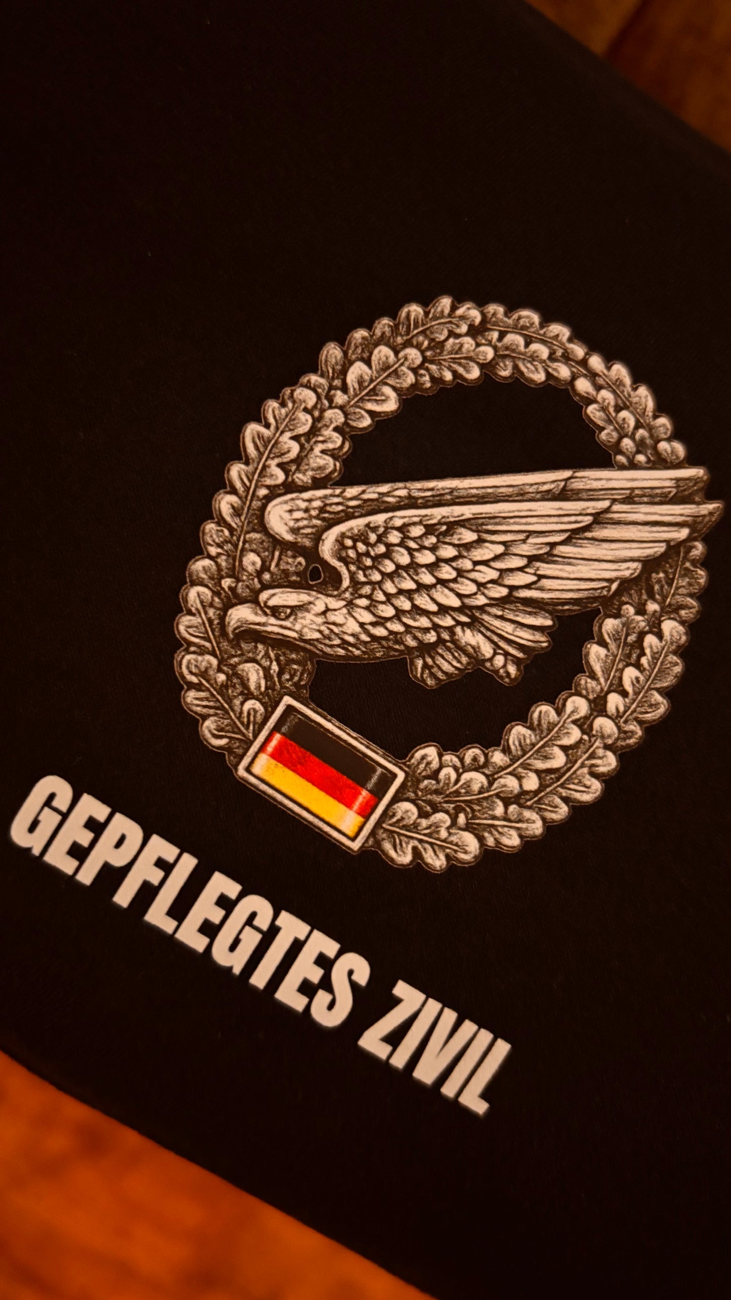 GEPFLEGTES ZIVIL™ | T-Shirt mit Truppenabzeichen