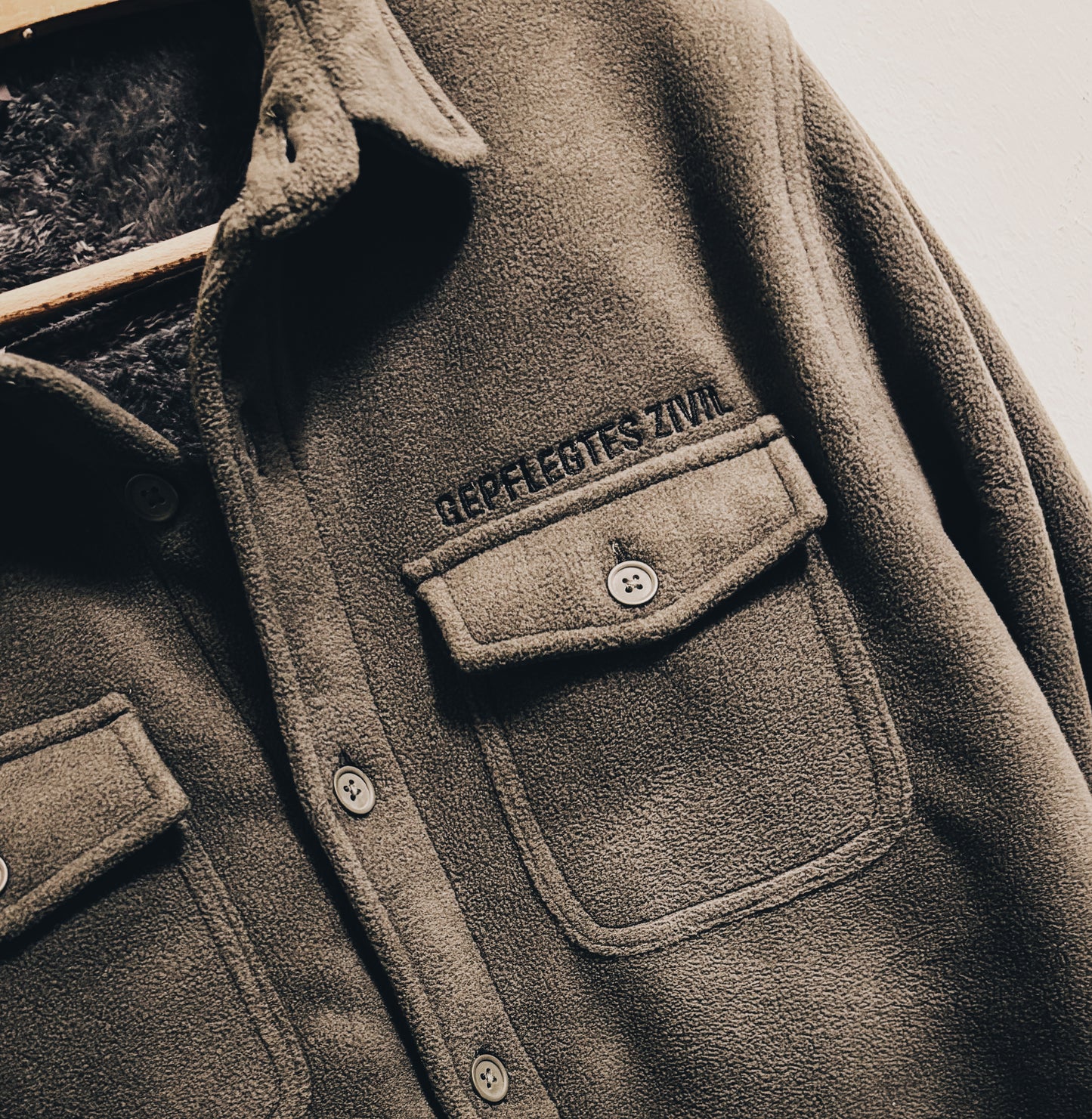 Gepflegtes Zivil™ | Fleece-Hemdjacke